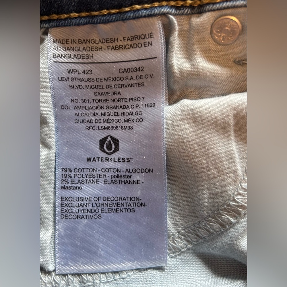 Denizen from Levi's Women's mid rid bootcut Jeans in Classic Blue size 2 - Picture 7 of 10
